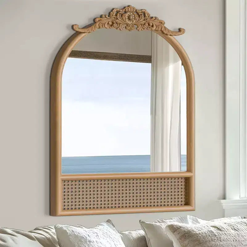 Specchio da Parete con Cornice in Legno ad Arco Classico Intagliato e Fondo in Rattan