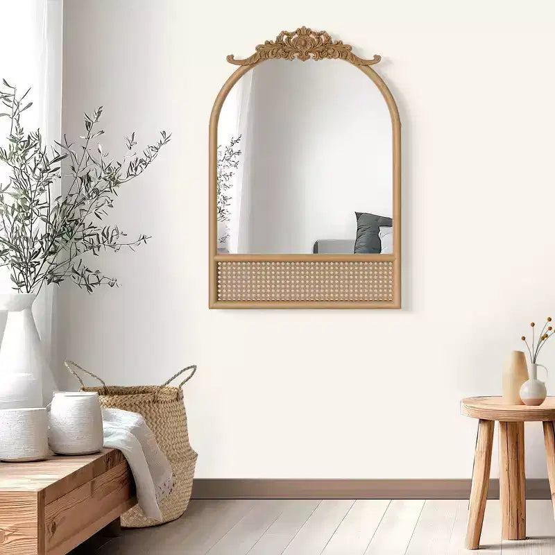 Specchio da Parete con Cornice in Legno ad Arco Classico Intagliato e Fondo in Rattan