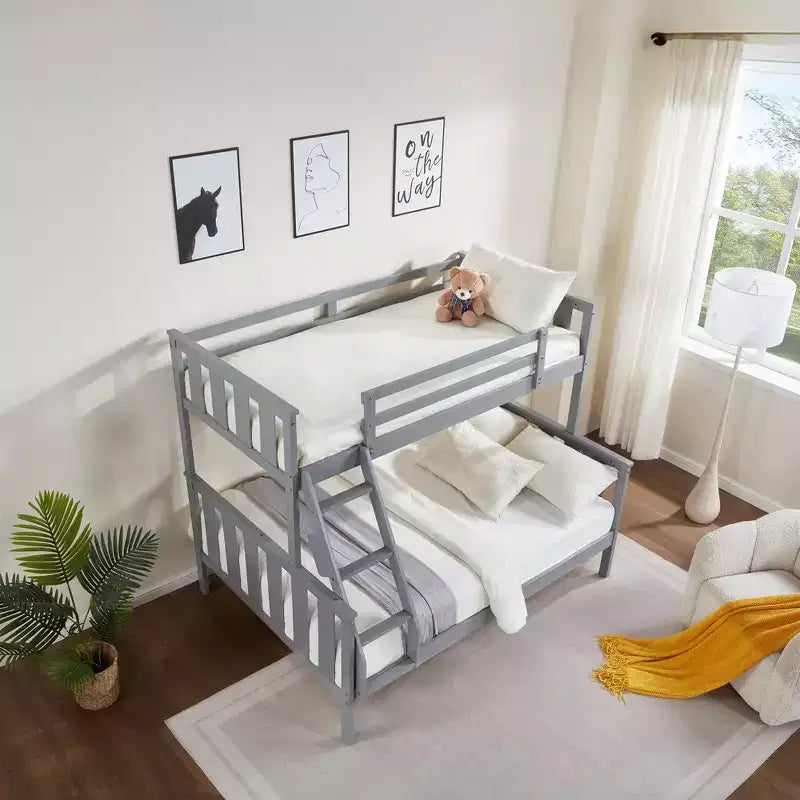 Letto a castello singolo sopra matrimoniale con scaletta, struttura in legno con spondine alte per bambini, non necessita di rete a molle, robusto e salvaspazio, grigio