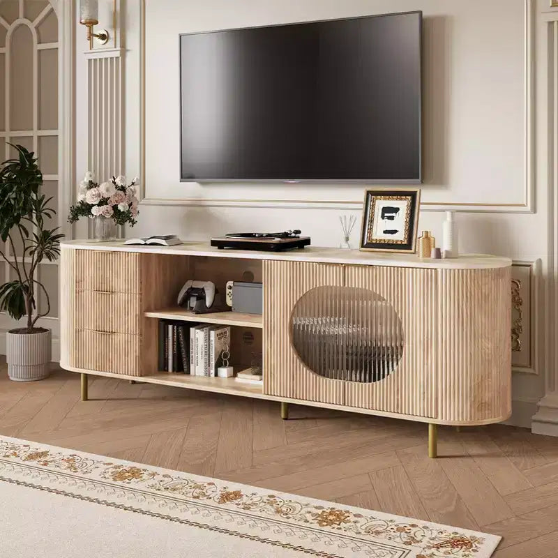 Mobile porta TV moderno a incasso da 65 pollici con ripiano effetto marmo e dettagli dorati, adatto per soggiorni, rovere naturale