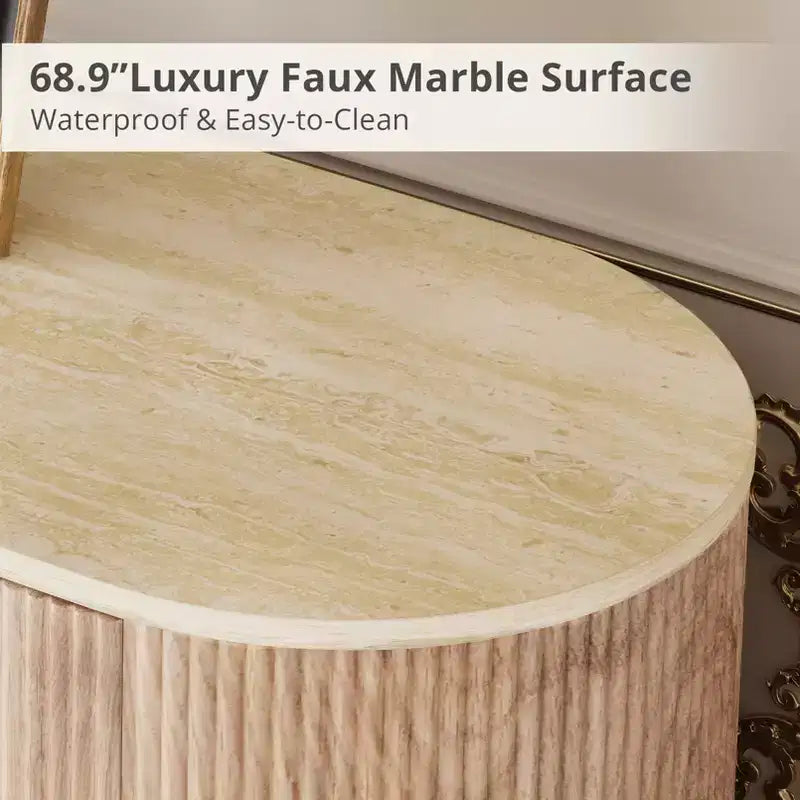 Mobile porta TV moderno a incasso da 65 pollici con ripiano effetto marmo e dettagli dorati, adatto per soggiorni, rovere naturale