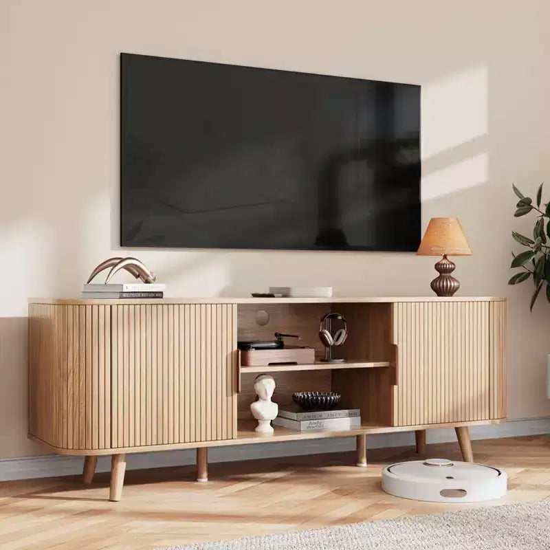 Mobile porta TV da 55 pollici per camera da letto e soggiorno, mobile porta TV in rovere per TV fino a 65 pollici, mobile TV moderno di metà secolo con dettagli in legno scanalato e gestione dei cavi